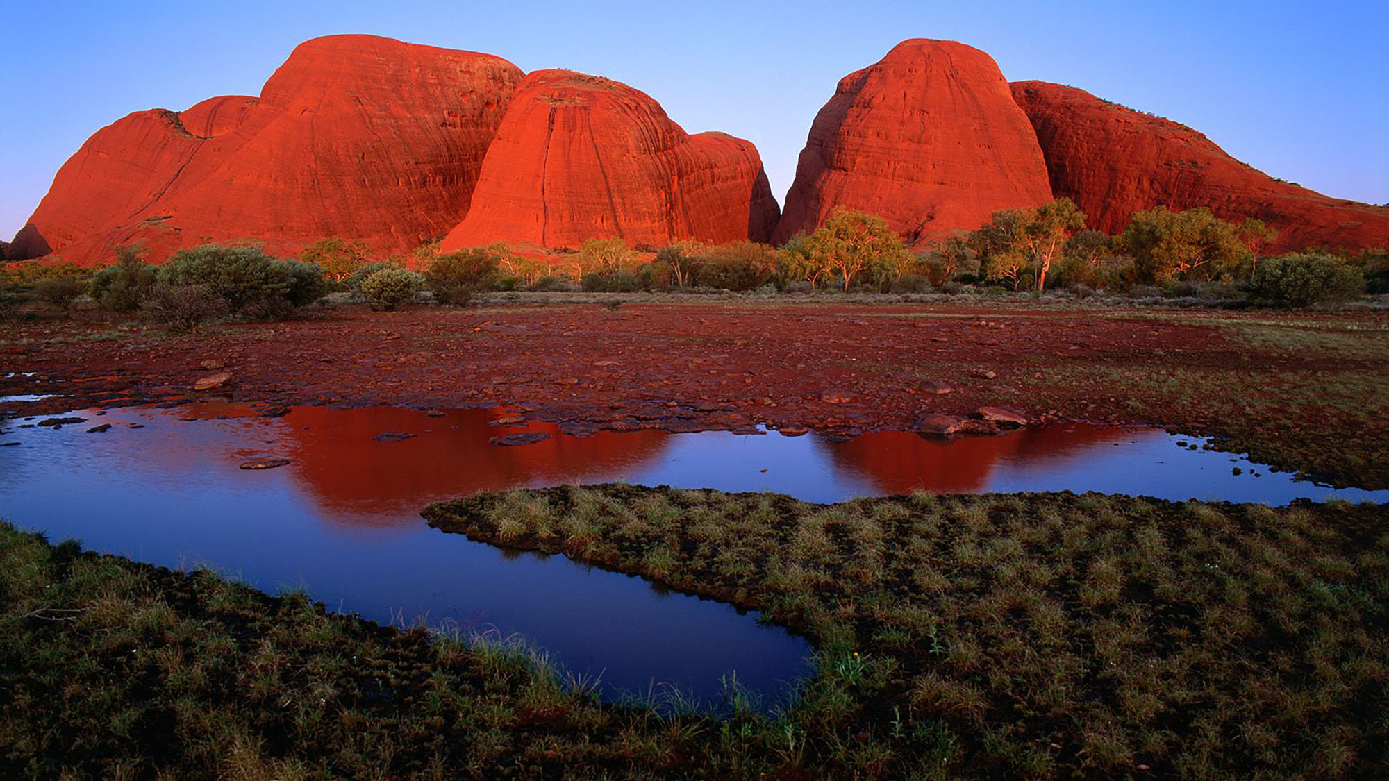 Alice Springs & Uluru Short Stay with West MacDonnell Ranges for 2 people